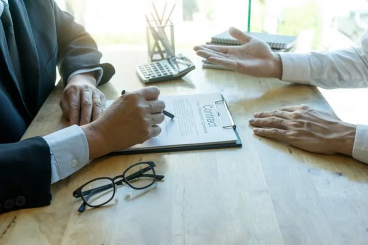Rédaction d'un contrat de travail par comptable à Lyon, Lyon, JM Audit Expertise